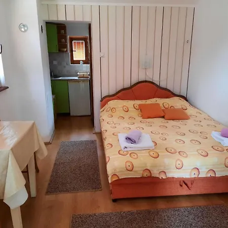 Jovanovic Lodge *