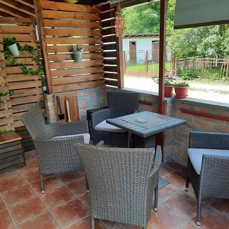 Lodge Jovanovic *