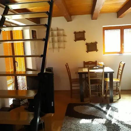 Jovanovic Lodge *