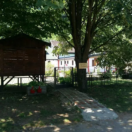 Lodge Jovanovic Perucac